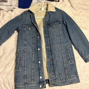 H&M long denim coat with Sherpa lining! 👖